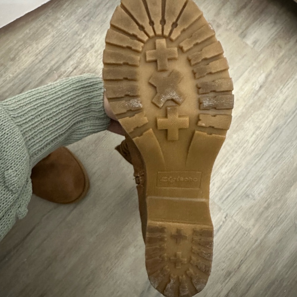 Light brown boots used twice